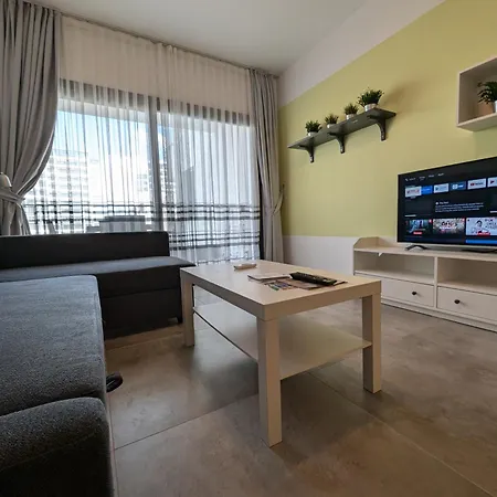 Caesar & Spa - Commodus Studio *